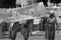 Mujeres indígenas manifestando el 1o. de mayo de 1980.png